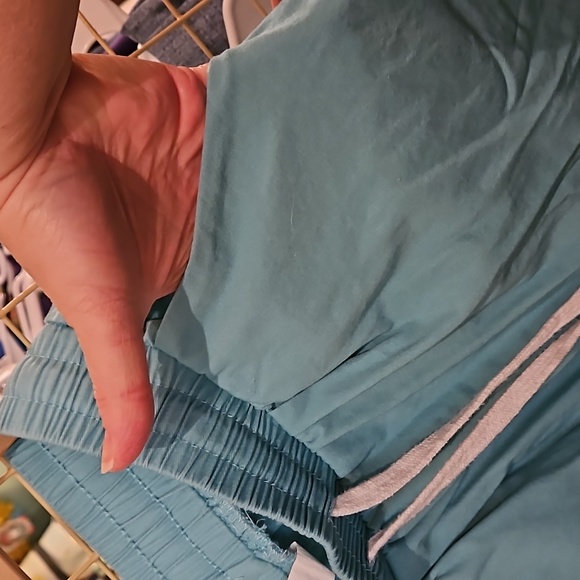 Pre loved from mom's closet Like NEW Only worn 1 time Women's shorts medium Aqua - Picture 5 of 12